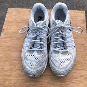 Nike Air Zoom Vomero 11 gray shoes size 10 men or 11.5 women